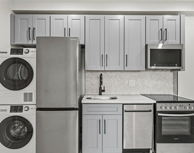 315 West Broadway - Photo Thumbnail 5
