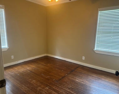 114 Forest Oaks Lane - Photo Thumbnail 6