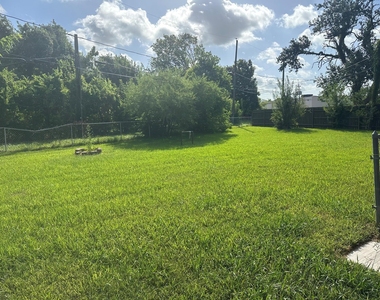 114 Forest Oaks Lane - Photo Thumbnail 8