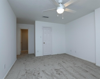 7906 Tizerton Court - Photo Thumbnail 41