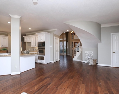 7906 Tizerton Court - Photo Thumbnail 15