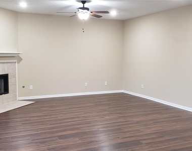3839 Landon Park Drive - Photo Thumbnail 3