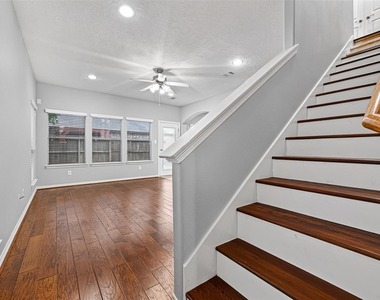 8910 Minola Oaks Drive - Photo Thumbnail 7