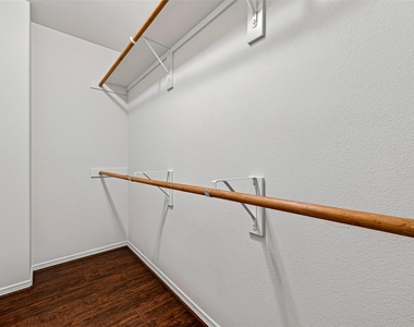8910 Minola Oaks Drive - Photo Thumbnail 9