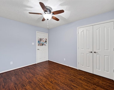 8910 Minola Oaks Drive - Photo Thumbnail 16