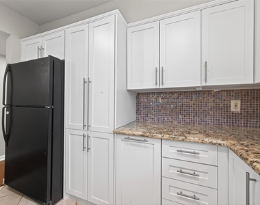 1114 Augusta Drive - Photo Thumbnail 12