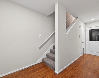 1114 Augusta Drive - Photo Thumbnail 4