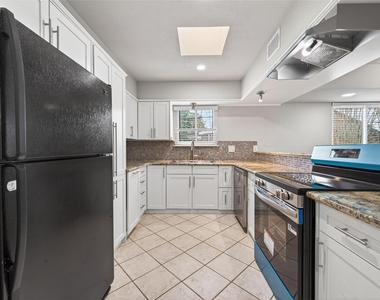 1114 Augusta Drive - Photo Thumbnail 10