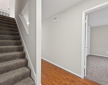 1114 Augusta Drive - Photo Thumbnail 5
