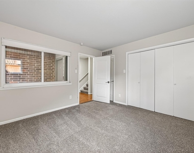 1114 Augusta Drive - Photo Thumbnail 6