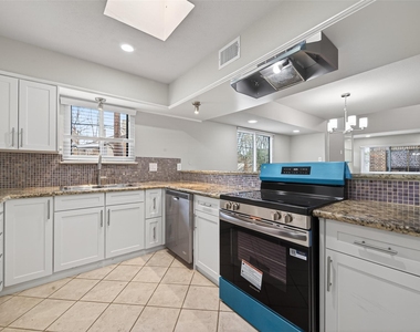 1114 Augusta Drive - Photo Thumbnail 11