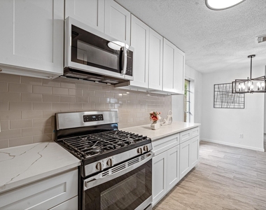 11823 S Willow Circle - Photo Thumbnail 16