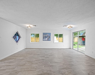 11823 S Willow Circle - Photo Thumbnail 10