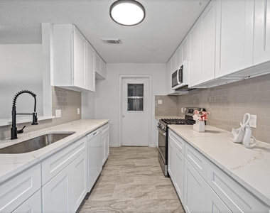 11823 S Willow Circle - Photo Thumbnail 15
