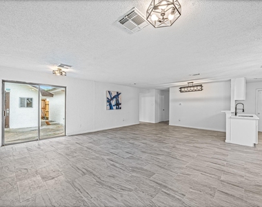 11823 S Willow Circle - Photo Thumbnail 11