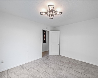 11823 S Willow Circle - Photo Thumbnail 7