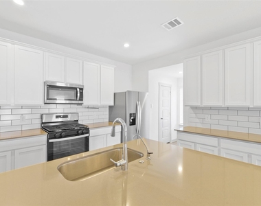 7915 Murciana Drive - Photo Thumbnail 10
