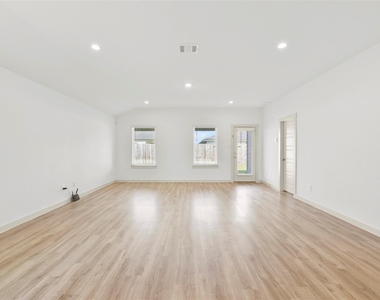 7915 Murciana Drive - Photo Thumbnail 13