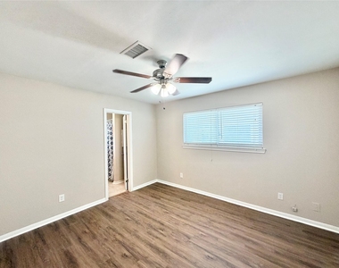 12426 Foxburo Drive - Photo Thumbnail 10