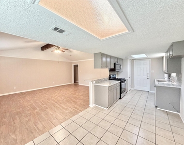 12426 Foxburo Drive - Photo Thumbnail 7