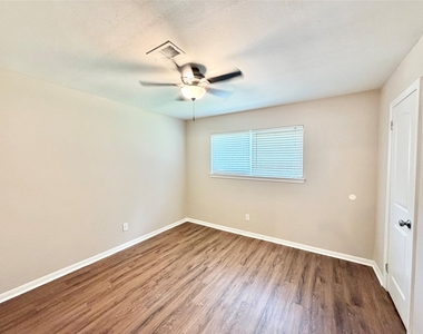 12426 Foxburo Drive - Photo Thumbnail 12