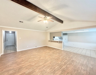 12426 Foxburo Drive - Photo Thumbnail 5