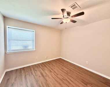 12426 Foxburo Drive - Photo Thumbnail 14