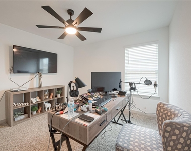 17 Desert Spring Lane - Photo Thumbnail 7