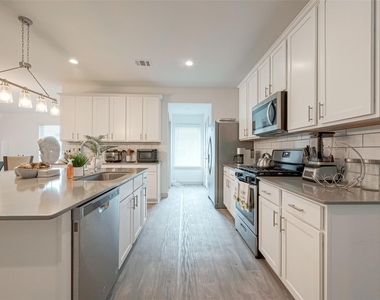 17 Desert Spring Lane - Photo Thumbnail 10