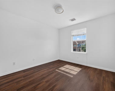 8126 Montague Manor Lane - Photo Thumbnail 32