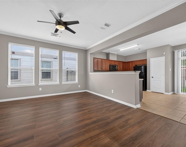 8126 Montague Manor Lane - Photo Thumbnail 11