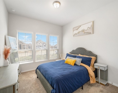 1811 Smithers Landing Drive - Photo Thumbnail 11
