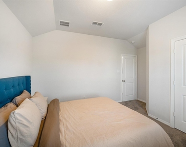 1811 Smithers Landing Drive - Photo Thumbnail 30