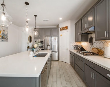 1811 Smithers Landing Drive - Photo Thumbnail 8