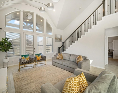 1811 Smithers Landing Drive - Photo Thumbnail 3