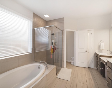 1811 Smithers Landing Drive - Photo Thumbnail 19