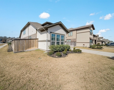 1811 Smithers Landing Drive - Photo Thumbnail 37