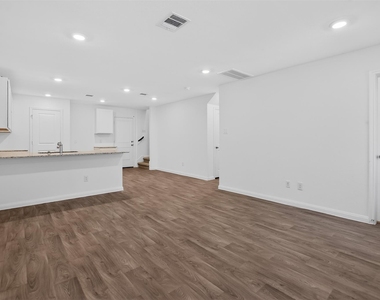 11806 Holly Hurst Drive - Photo Thumbnail 4