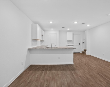 11806 Holly Hurst Drive - Photo Thumbnail 9