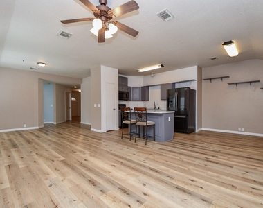 4818 King Hallow Lane - Photo Thumbnail 9
