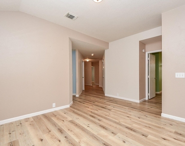 4818 King Hallow Lane - Photo Thumbnail 16