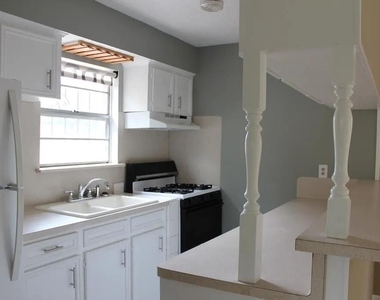 902 1/2 Euclid St Street - Photo Thumbnail 1
