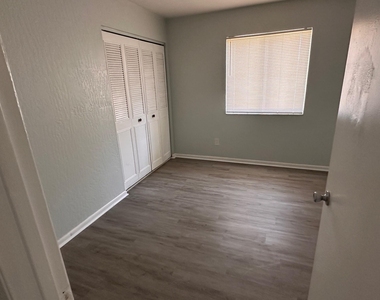 2100 Forest Knoll Drive Ne - Photo Thumbnail 8