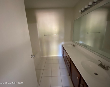2100 Forest Knoll Drive Ne - Photo Thumbnail 5