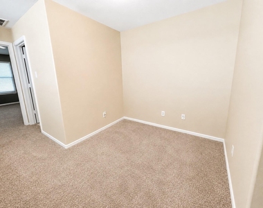 134 N Camellia Grove Circle - Photo Thumbnail 15