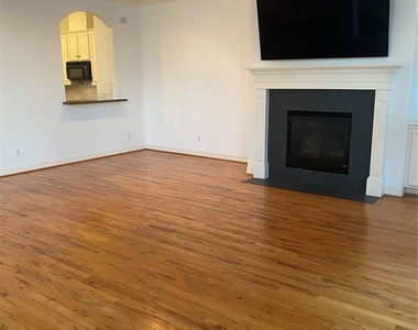 1421 Bremond Street - Photo Thumbnail 3
