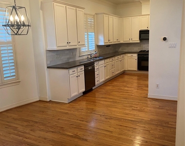 1421 Bremond Street - Photo Thumbnail 4