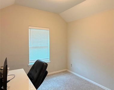 25112 Slow Pines Drive - Photo Thumbnail 7