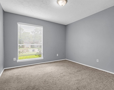 13915 Old Village Lane - Photo Thumbnail 11