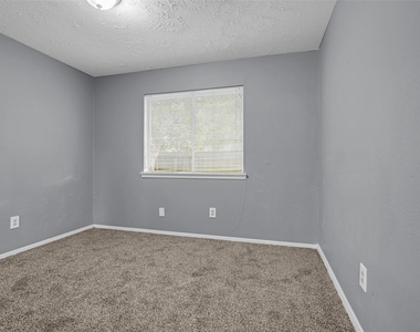 13915 Old Village Lane - Photo Thumbnail 13